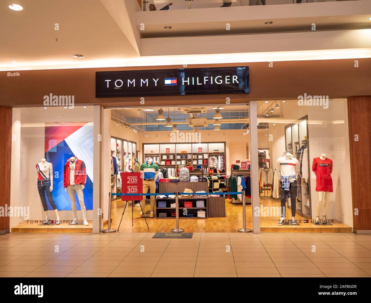 tommy hilfiger pavilion mall