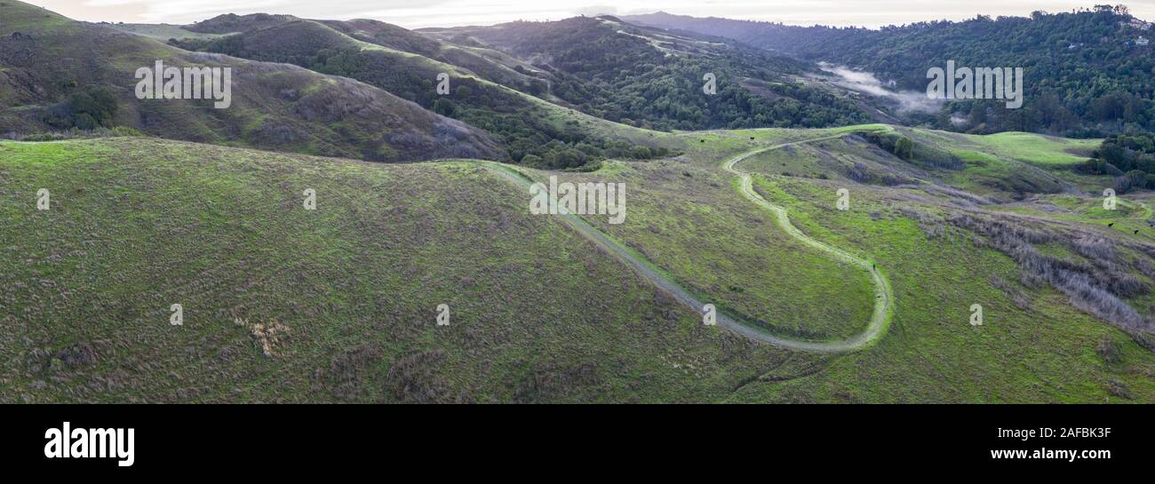 Beautiful hiking trails wind through the peaceful hills of the East Bay, just east of Oakland, Berkeley, and El Cerrito in the San Francisco Bay Area. Stock Photo
