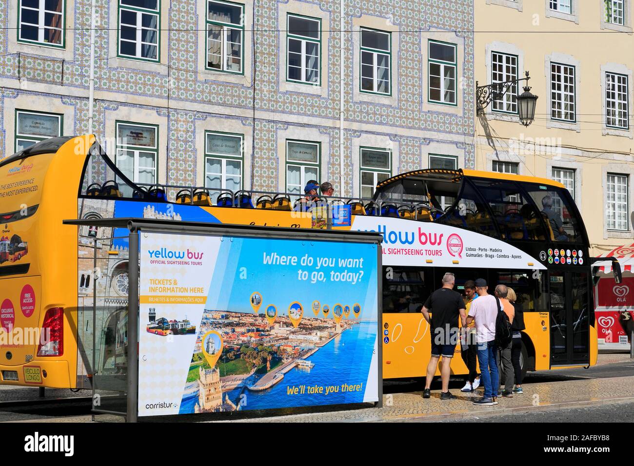 Yellow Bus, Praca da Figueira, Lisbon, Portugal Stock Photo - Alamy