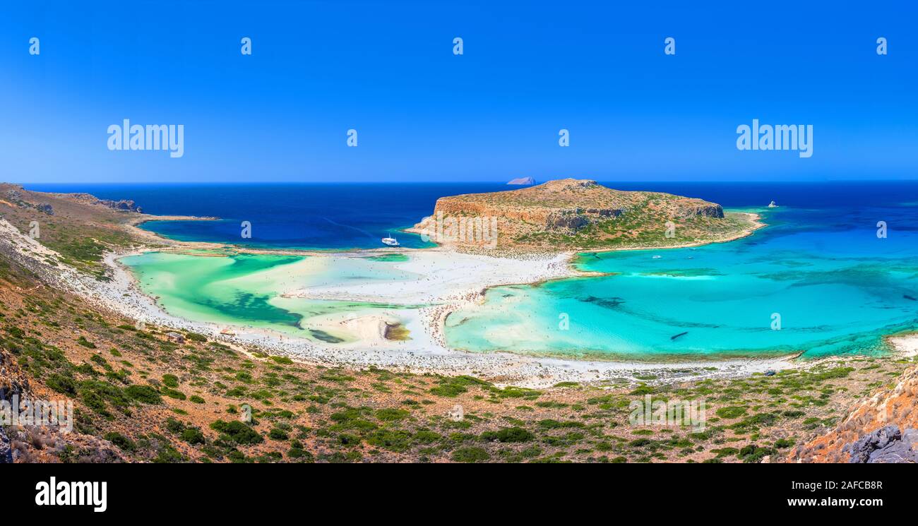 Amazing view of Balos Lagoon withmagical turquoise waters, lagoons, tropical beaches of pure white sand and Gramvousa island on Crete, Greece Stock Photo