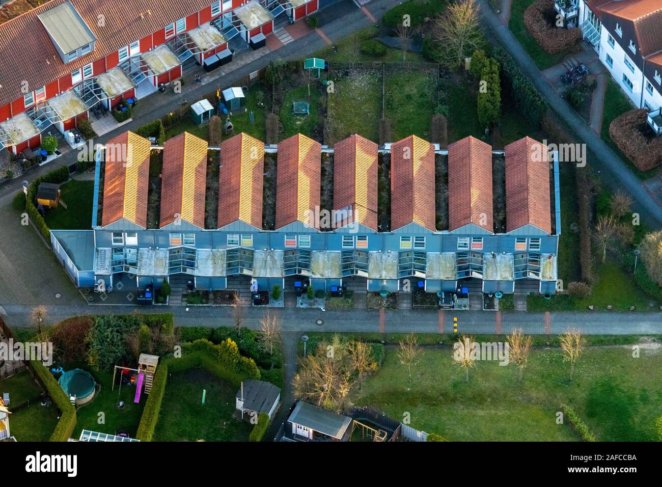 aerial photo, row houses Heessen, high way, red roofs, narrow single family houses, Hamm, Ruhr area, North Rhine-Westphalia, Germany, DE, Europe, bird Stock Photo