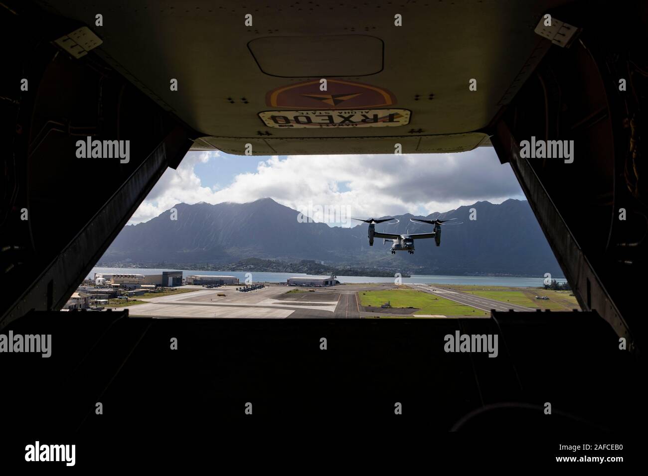 A U.S. Marine Corps MV-22B Osprey assigned to Marine Medium Tiltrotor Squadron (VMM) 268 takes off, Marine Corps Base Hawaii (MCBH), Dec. 11, 2019. Marines with Headquarters Battalion, MCBH executed 9-line transmissions, casualty response exercises, and casualty evacuations with the assistance of VMM-268 to increase readiness and fluidity. (U.S. Marine Corps photo by Lance Cpl. Samantha Sanchez) Stock Photo