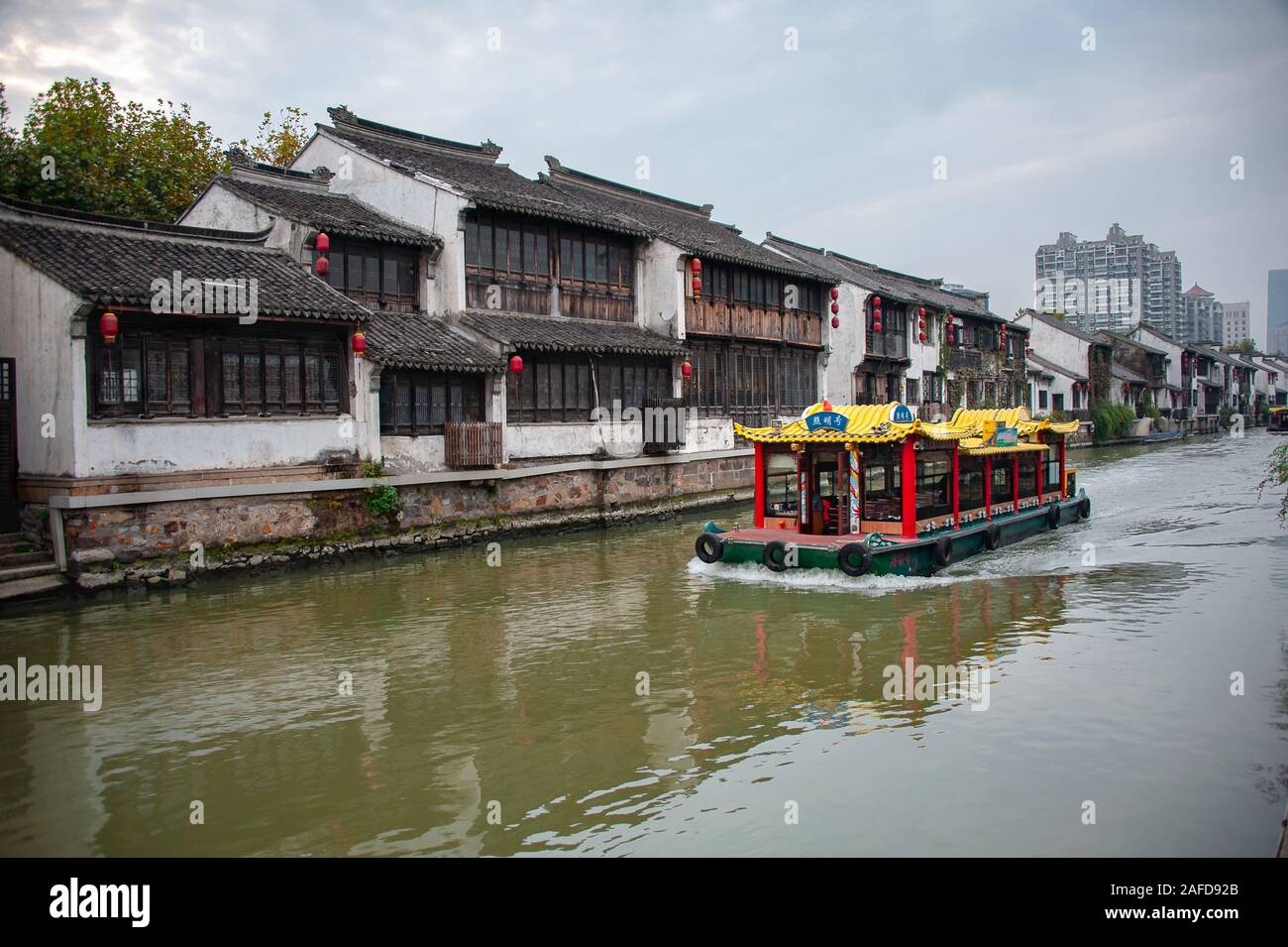Old sampan hi-res stock photography and images - Alamy