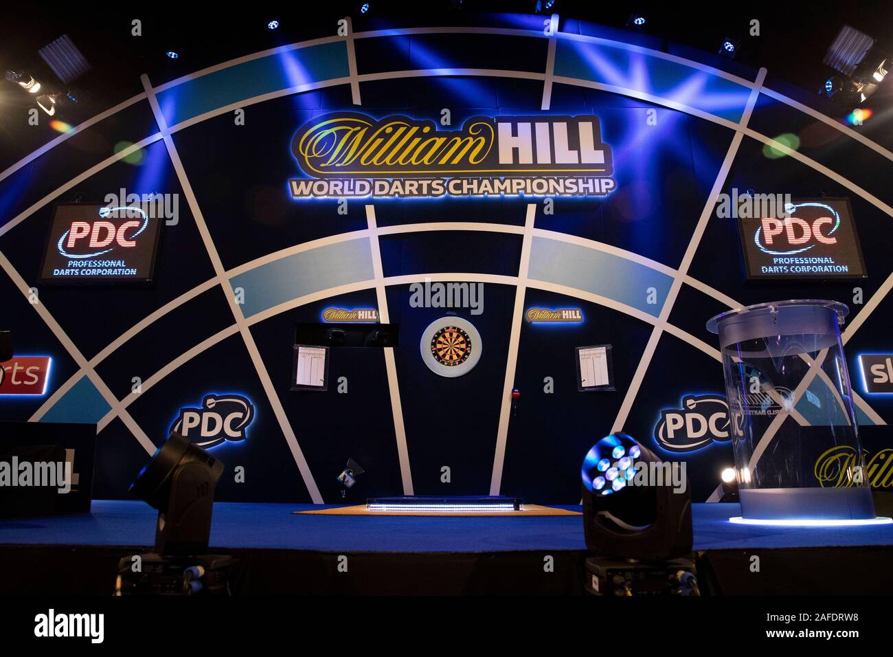 Londen, UK. 15th Dec, 2019. LONDEN, 14-12-2019, Stage overview during the William  Hill, World Championship Darts, PDC. Credit: Pro Shots/Alamy Live News  Stock Photo - Alamy