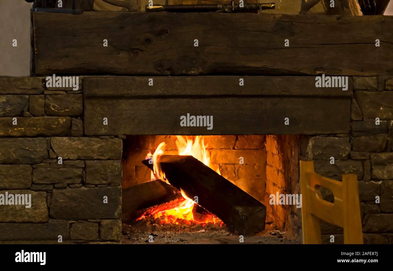Fireplace log hi-res stock photography and images - Alamy