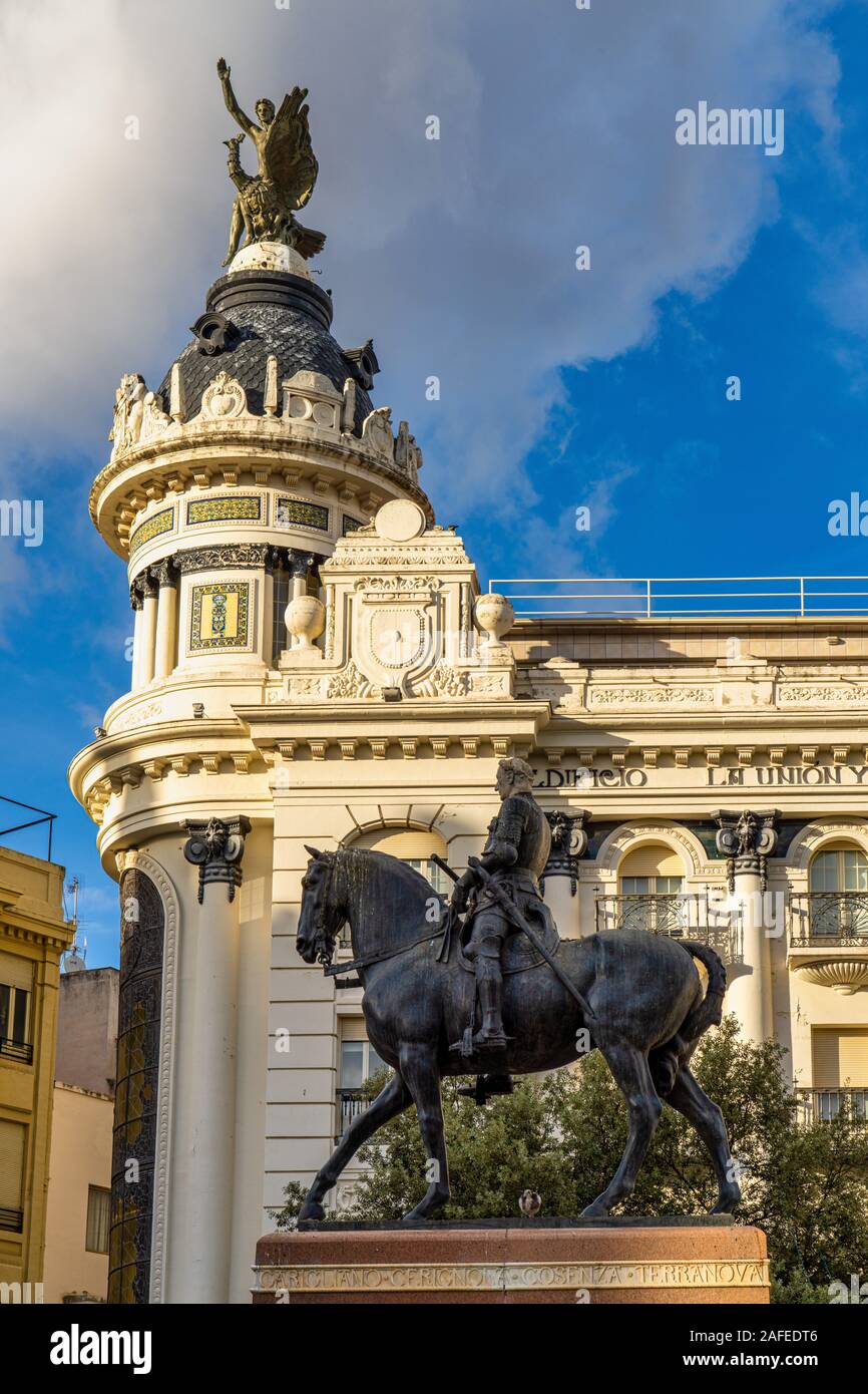 Monument of the Gran Capitan Gonzalo Fernandez at Plaza de las ...
