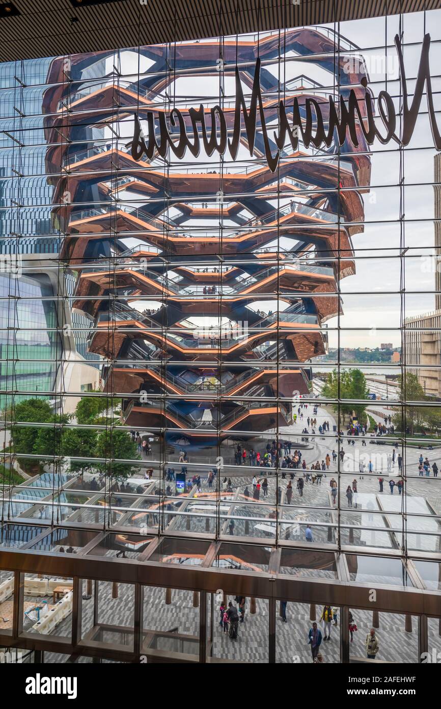 NEW YORK, NY - 05 NOV 2019: Closeup of the Neiman-Marcus sign on the luxury  department stores location in Hudson Yards, Manhattan. Stock Photo