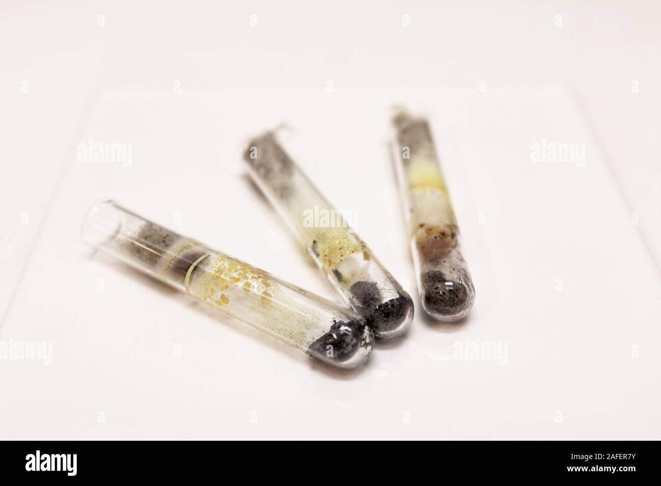 Iron filings sulphur heating hires stock photography and images Alamy