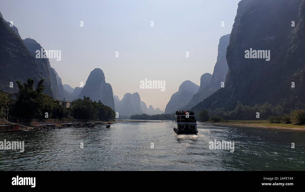 Li River surrounded by Karst between Guilin and Yangshuo - Guangxi ...