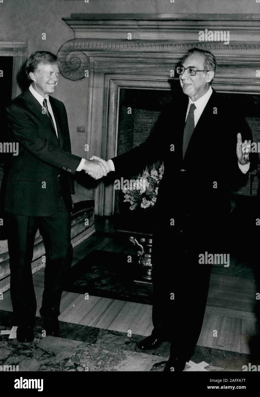 Rome, Italy. 20th June, 1980. President JIMMY CARTER shakes hands when he is greeted by Italian Prime Minister FRANCESCO COSSIGA at his official residence, Villa Madama, in Rome. Credit: Keystone Pictures USA/ZUMAPRESS.com/Alamy Live News Stock Photo