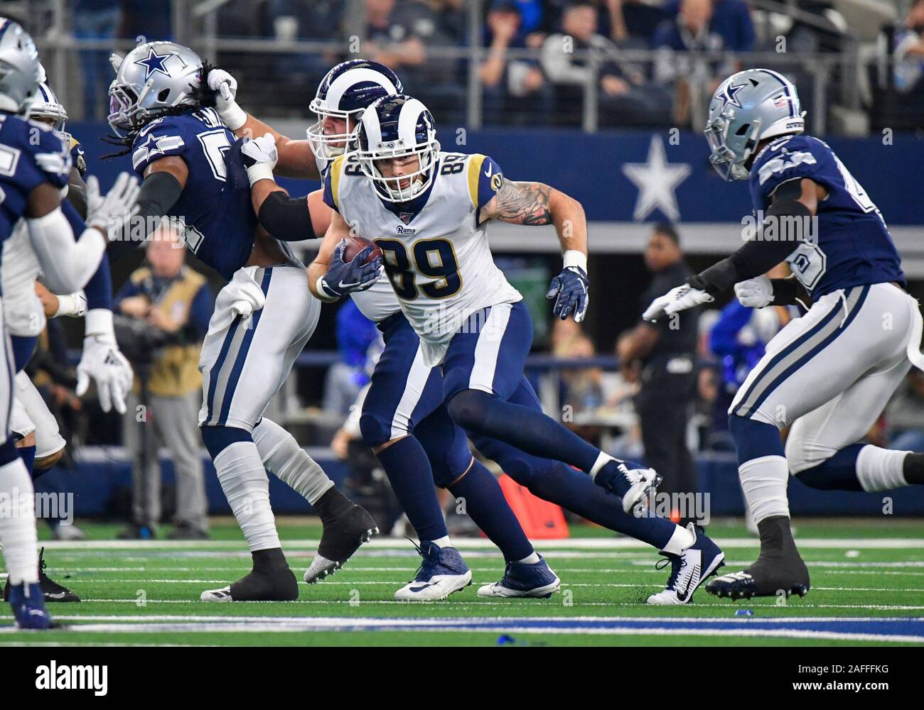 INGLEWOOD, CA - SEPTEMBER 18: Los Angeles Rams tight end Tyler Higbee (89)  follows his blocking during an NFL game between the Atlanta Falcons and the  Los Angeles Rams on September 18