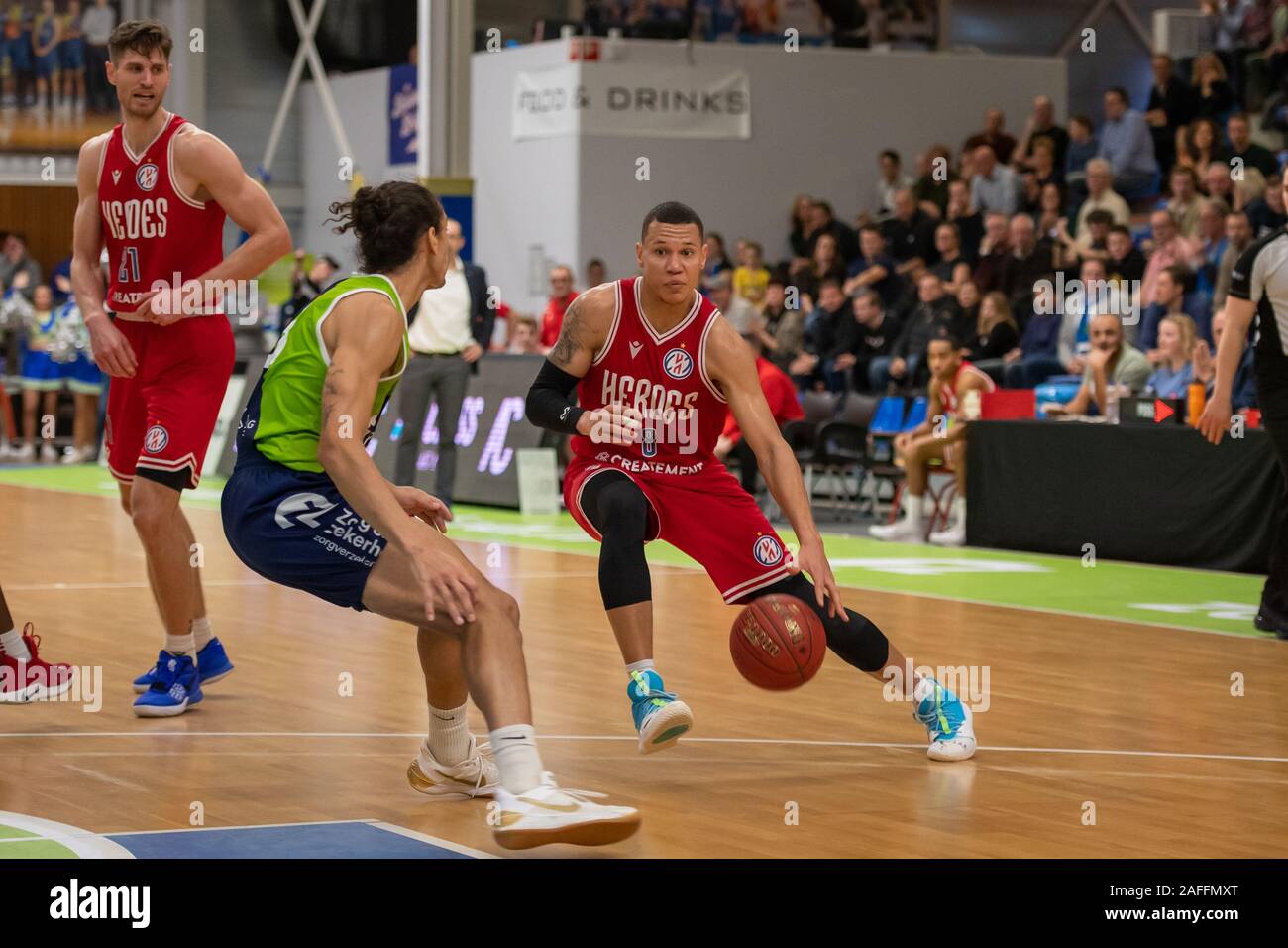 14-12-2019: Basketbal: ZZ Leiden v Heroes Den Bosch: Leiden Dutch Basketball  League Seizoen 2019/2020 L/R Worthy de Jong, Elijah Clarance Stock Photo -  Alamy