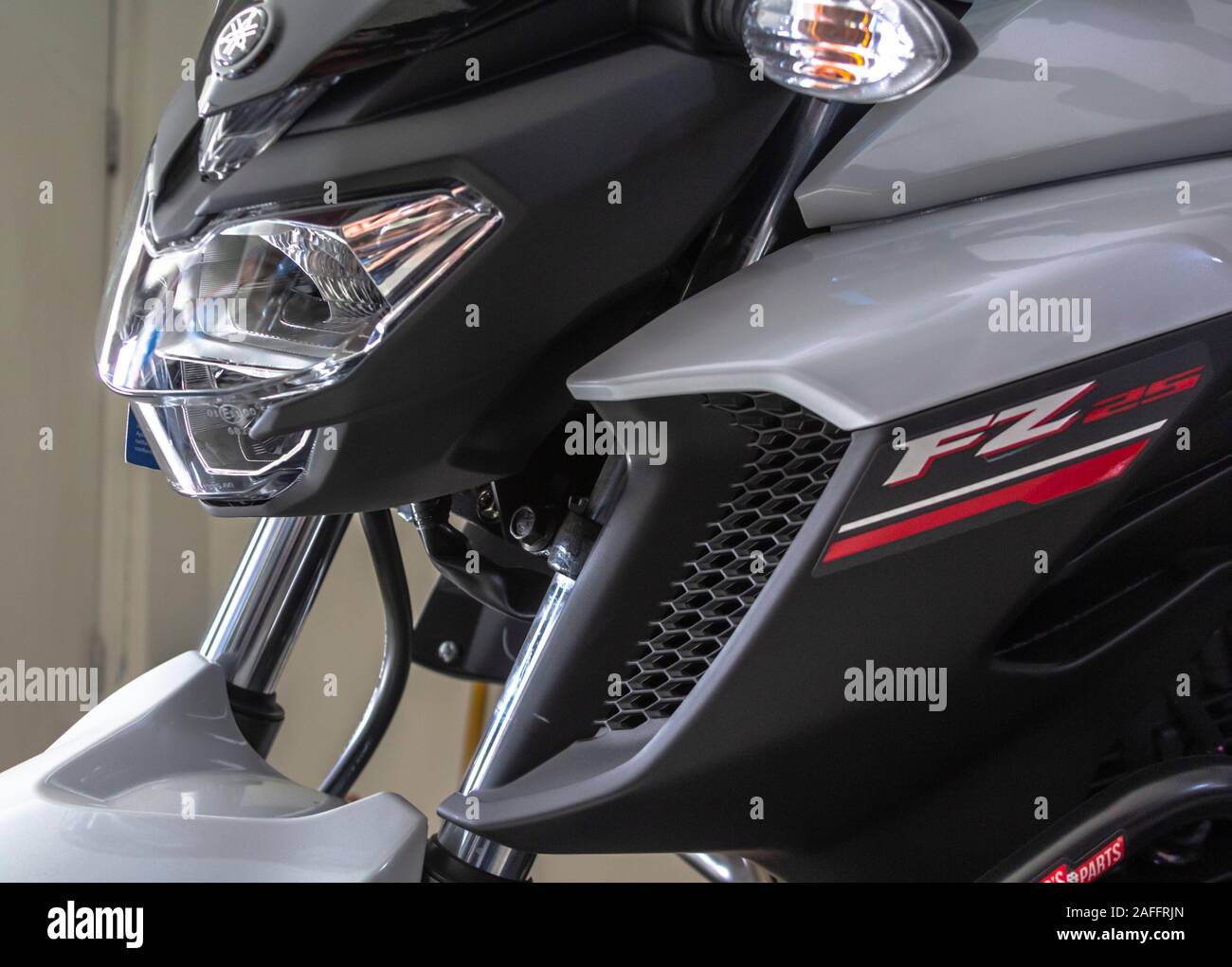 Lima, Peru Diciembre 14, 2019 Yamaha motorcycle shop, Yamaha R3