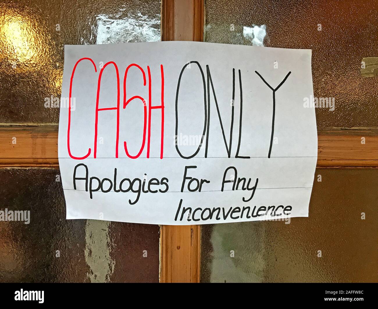 Cash Only,Sorry for any inconvenience,sign,at Vine Inn,Dunham Massey,Samuel Smiths pub,Cheshire,England,UK Stock Photo