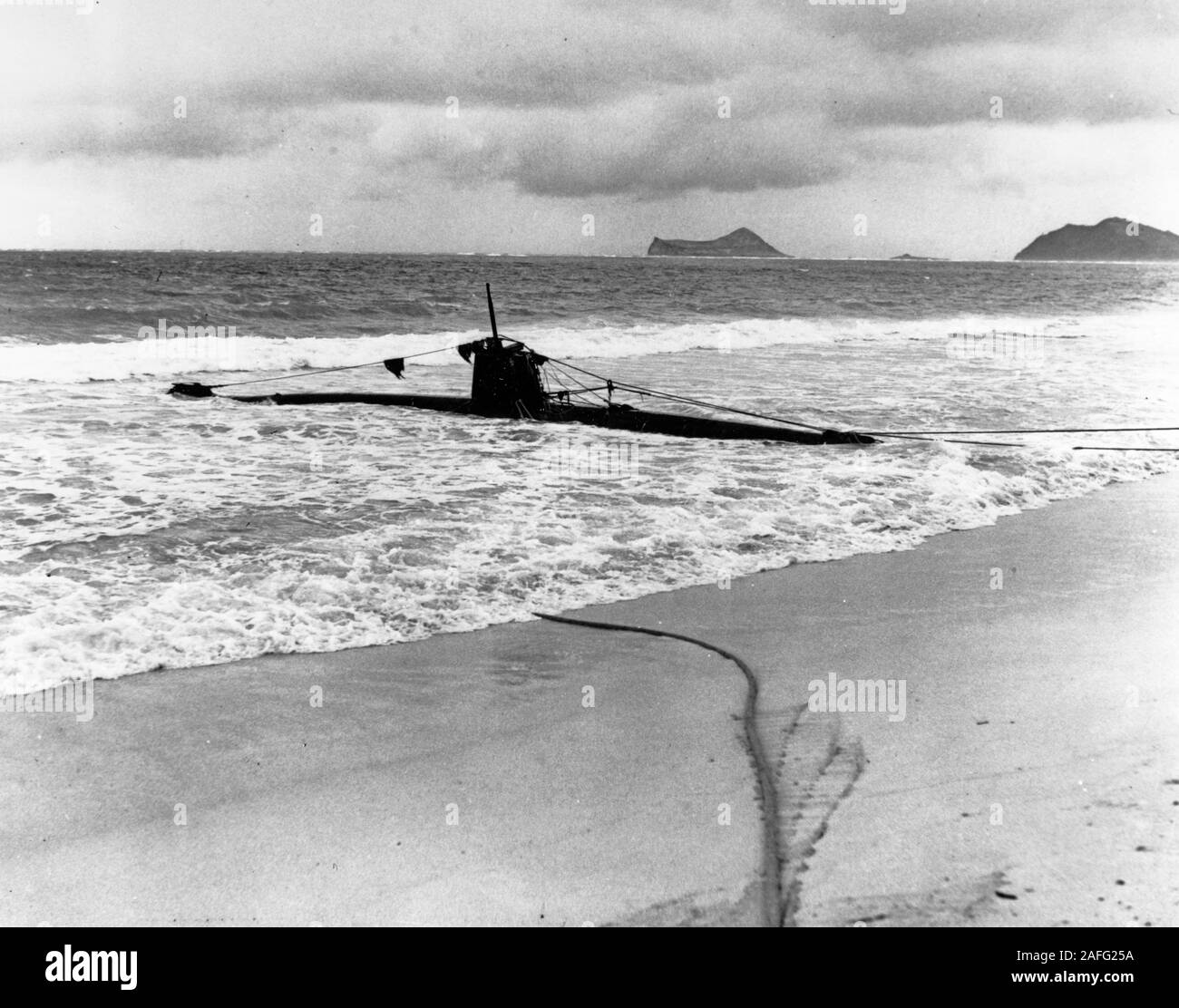 (Japanese Type A midget submarine) Beached on Oahu, after it went aground following attempts to enter Pearl Harbor during the 7 December 1941 Japanese attack. The photograph was taken on or shortly after 8 December 1941. Stock Photo