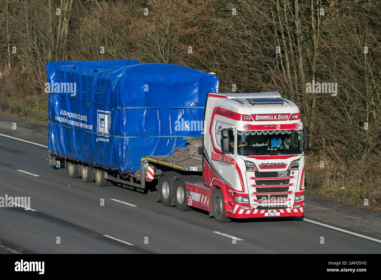 Wide load uk motorway hires stock photography and images Alamy