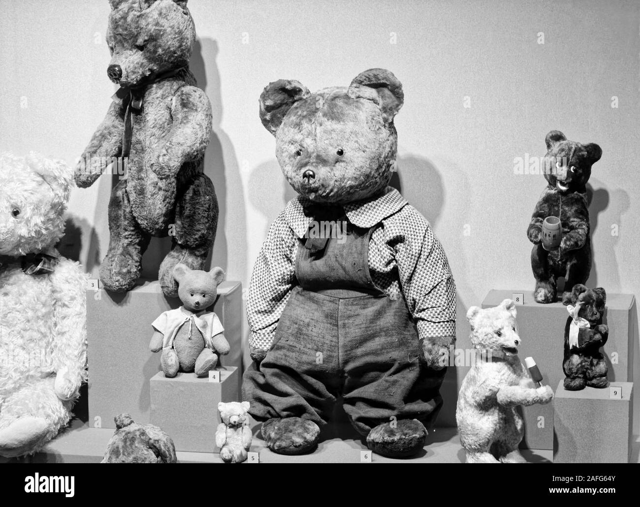 Photo old toys "Bears Stock Photo Alamy