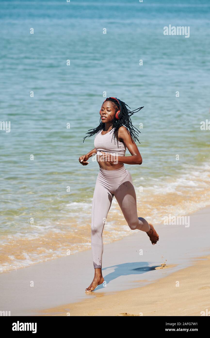 Black woman running headphones hi-res stock photography and images - Alamy