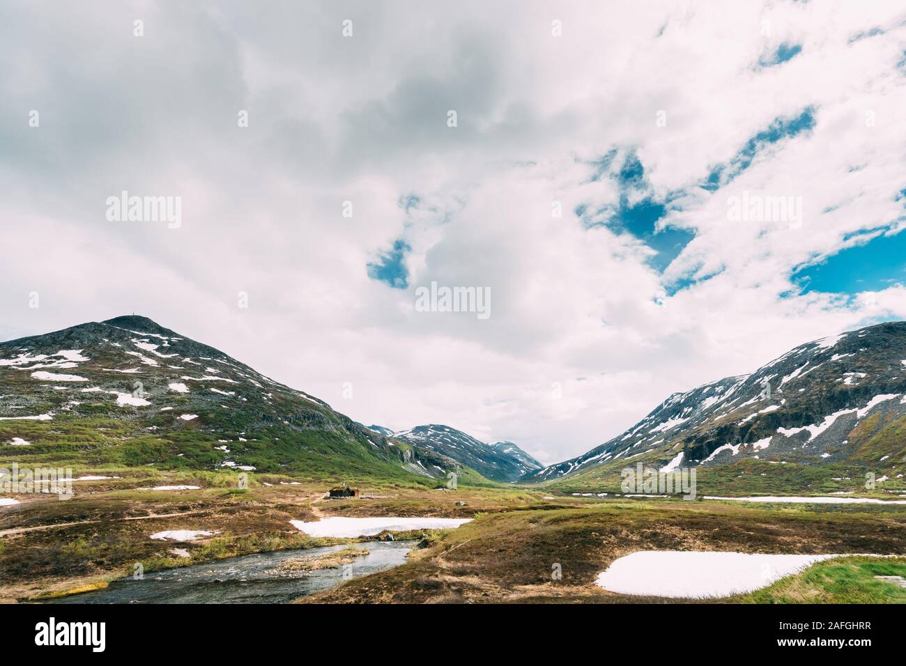 Reinheimen National Park, Norway. Mountains Landscape In Early Summer.  Mountain Range In One Of The Largest Wilderness Areas Still Intact In Western Stock Photo