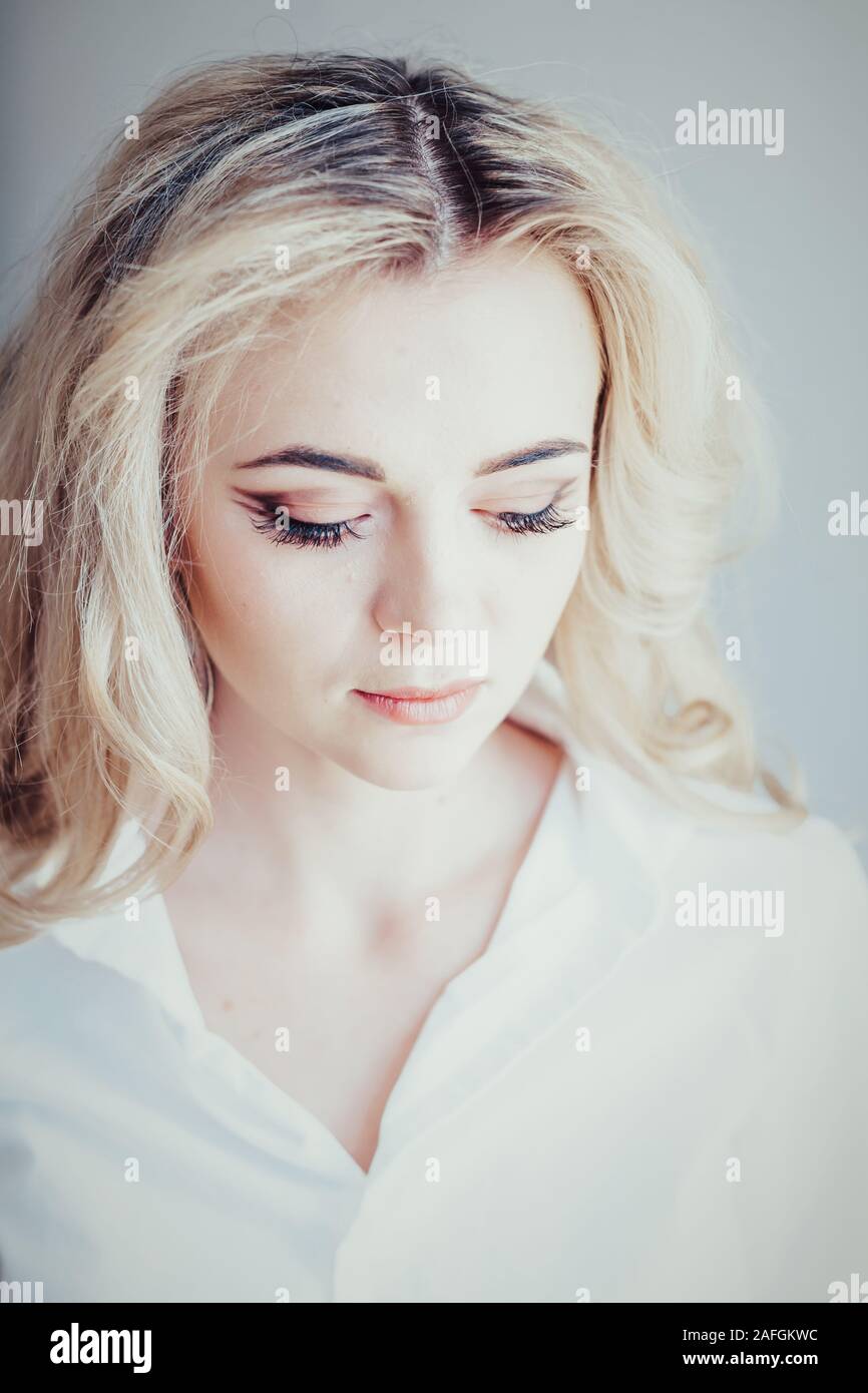 Portrait of business woman in business suit Stock Photo - Alamy