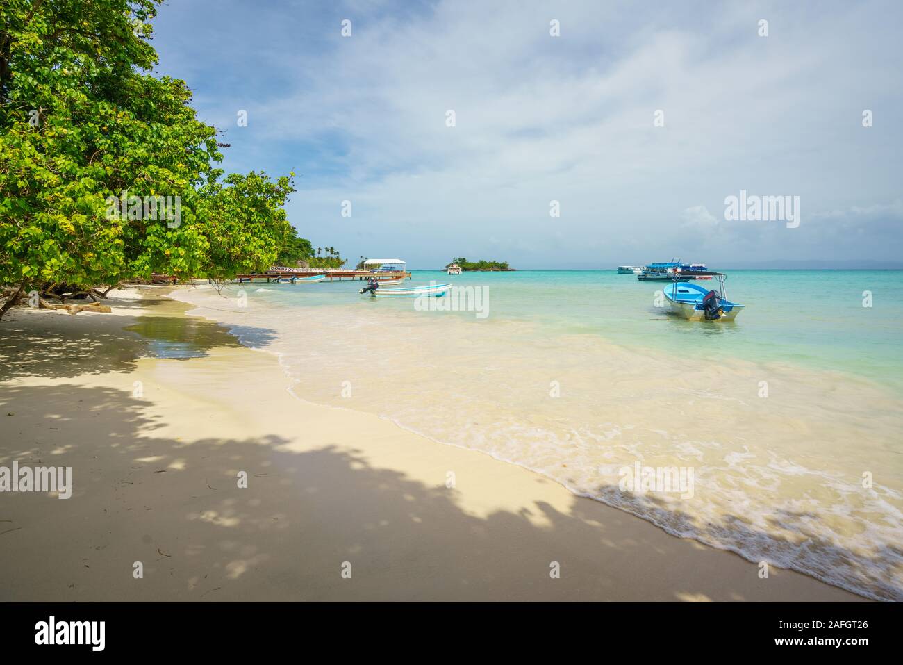 Cayo Levantado nickname Bacardi island, Small port with tourist ships