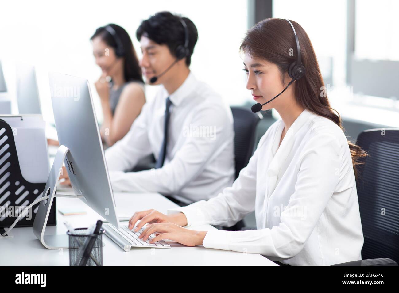 Professional Customer Service Staff In Office Stock Photo Alamy professional-customer-service-staff-in-office-stock-photo-alamy