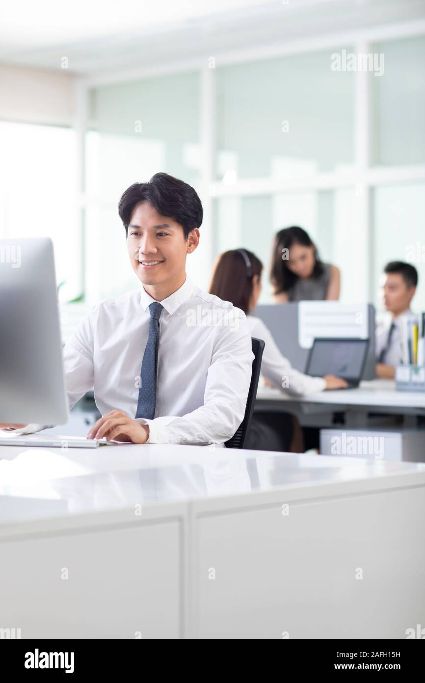 Four asian chinese office hi-res stock photography and images - Alamy
