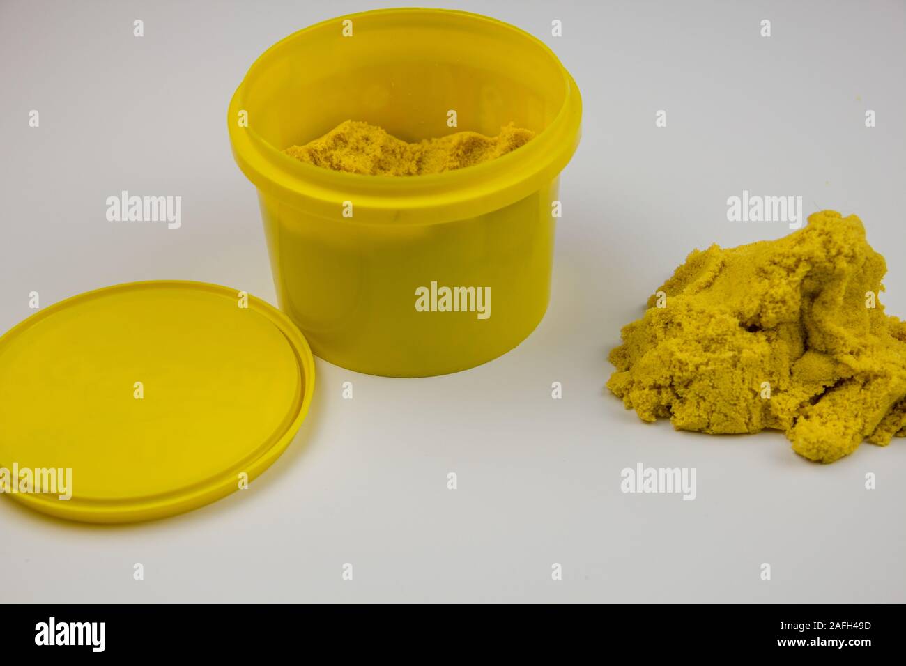 kinetic sand bucket