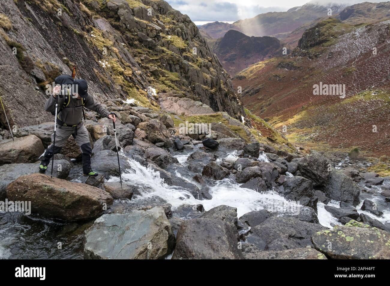 Walker Crossing Stickle Ghyll, Great Langdale, Lake District, Cumbria, UK Stock Photo