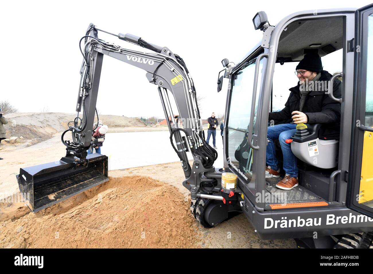 Friedrichskoog, Germany. 16th Dec, 2019. Jan Philipp Albrecht (Bündnis90/Die Grünen), Schleswig-Holstein Minister for Energy Turnaround, Agriculture, Environment, Nature and Digitisation, sits in an excavator at the laying of the foundation stone for the extension and reconstruction of the seal station. In addition to a new entrance building and exterior modernizations, a new exhibition building with a seal observation room is planned. Credit: Carsten Rehder/dpa/Alamy Live News Stock Photo