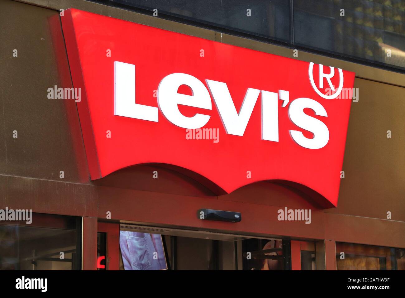Fable Mountaineer Perennial GOTHENBURG, SWEDEN - AUGUST 27, 2018: Levi's fashion store in Gothenburg,  Sweden. Levi Strauss & Co is an American fashion brand known for denim  jeans Stock Photo - Alamy