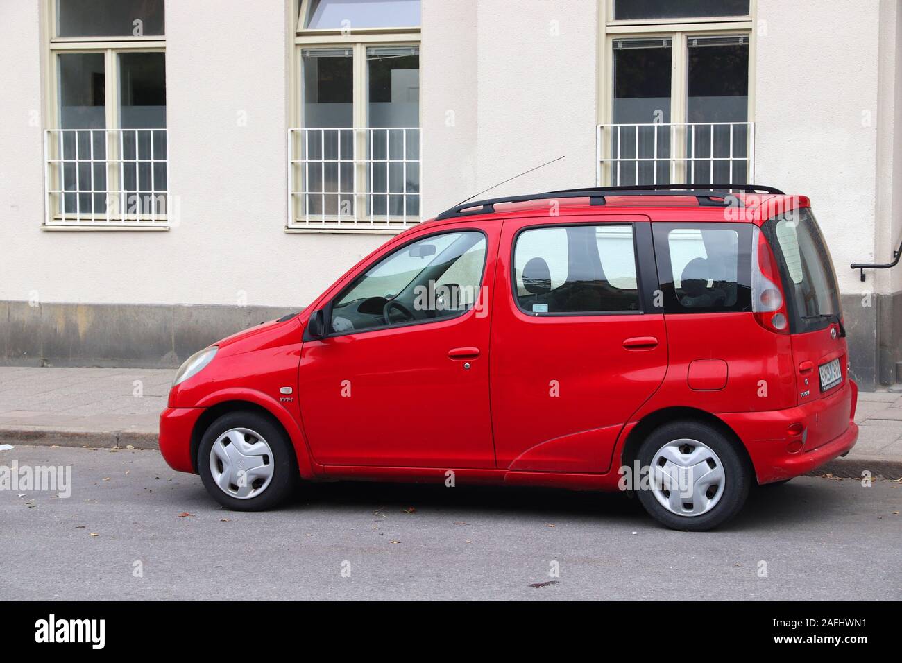 fitting random With other bands Toyota yaris verso hi-res stock photography and images - Alamy