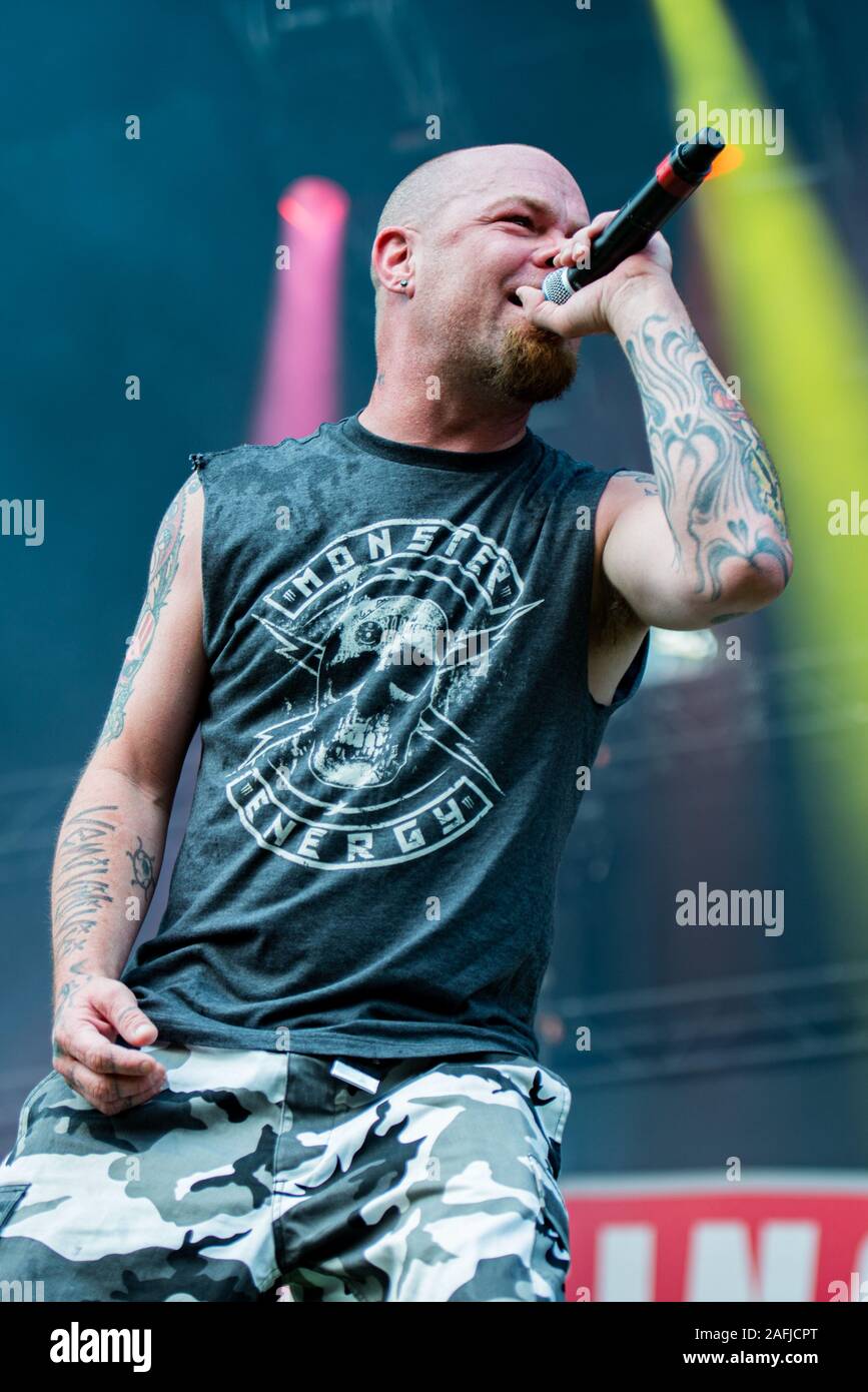 Have you ever been to a 5FDP concert and seen Ivan L Moody live?🤘❤️, image size:867x1390