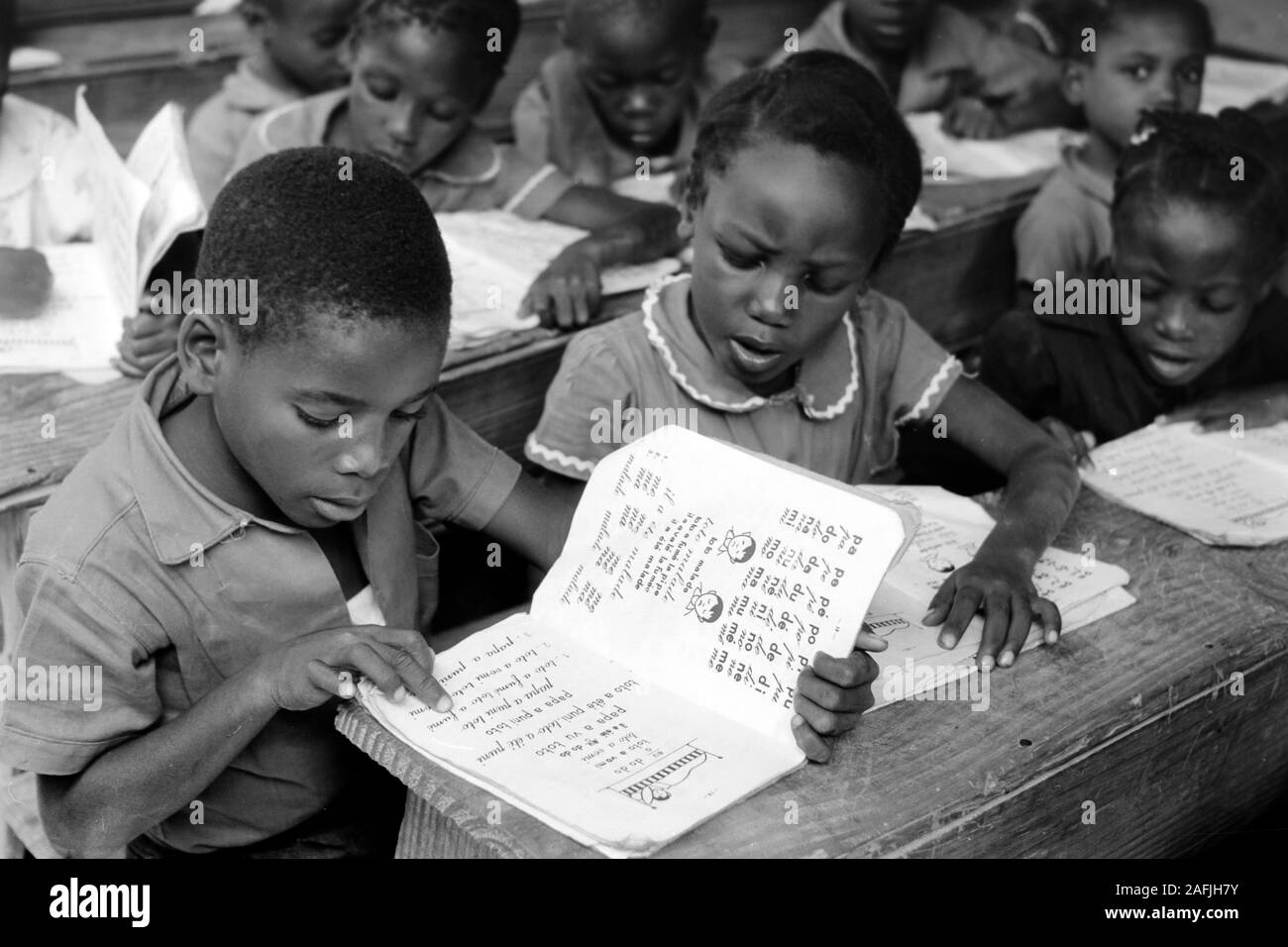 Schule aus Privatinitiative haitianischer Bürger am Rande von Port-au-Prince, 1967. School founded on private venture of Haitian citizens in the outskirts of Port au Prince, 1967. Stock Photo