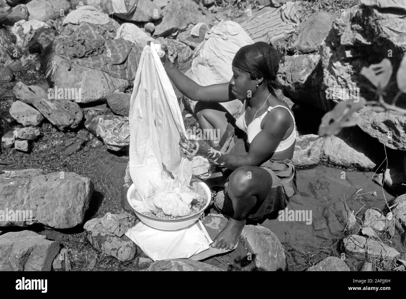 Waschtag am Fluss, 1967. Laundry day by the river, 1967. Stock Photo