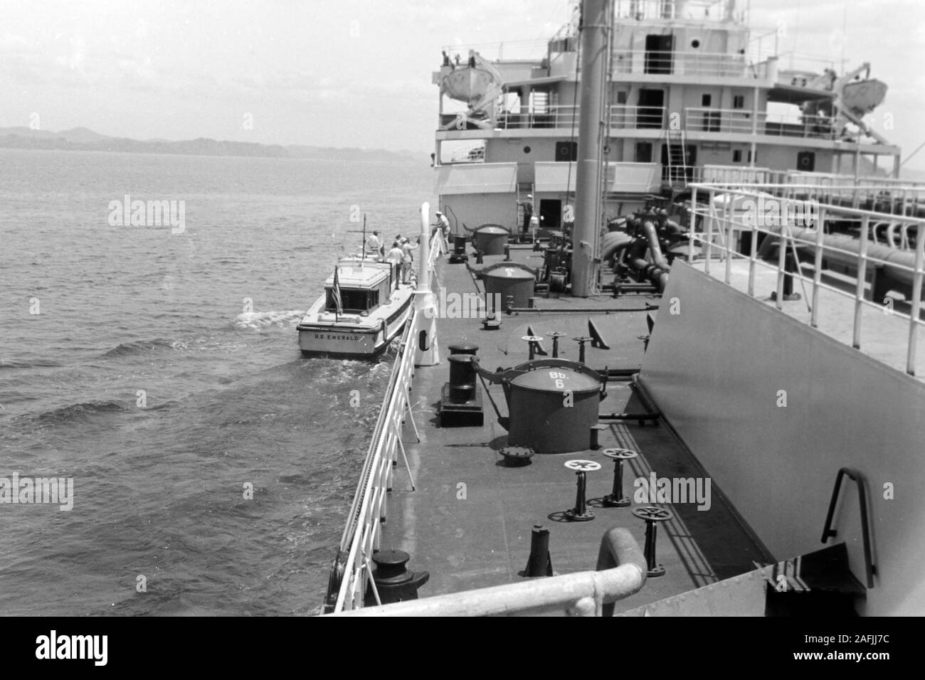 Lotsenboot auf dem Weg zum Einsatz vor dem Panamakanal, Panama 1955. Pilot cutter on its way to work near the Panama Canal, Panama 1955. Stock Photo