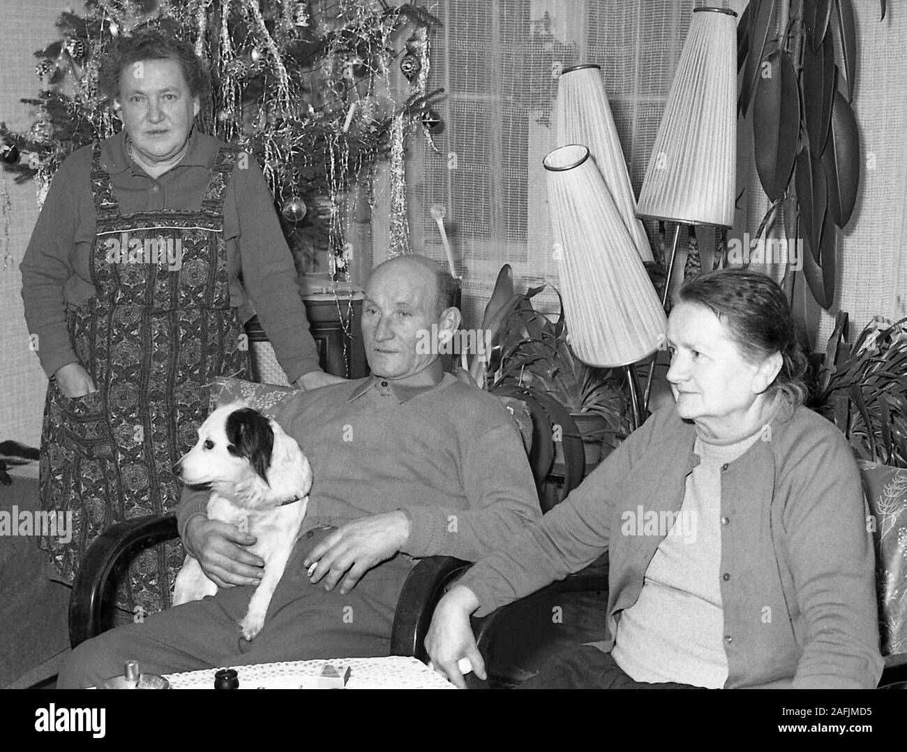 Christmas in East-Berlin: Families had to get an official document to ...