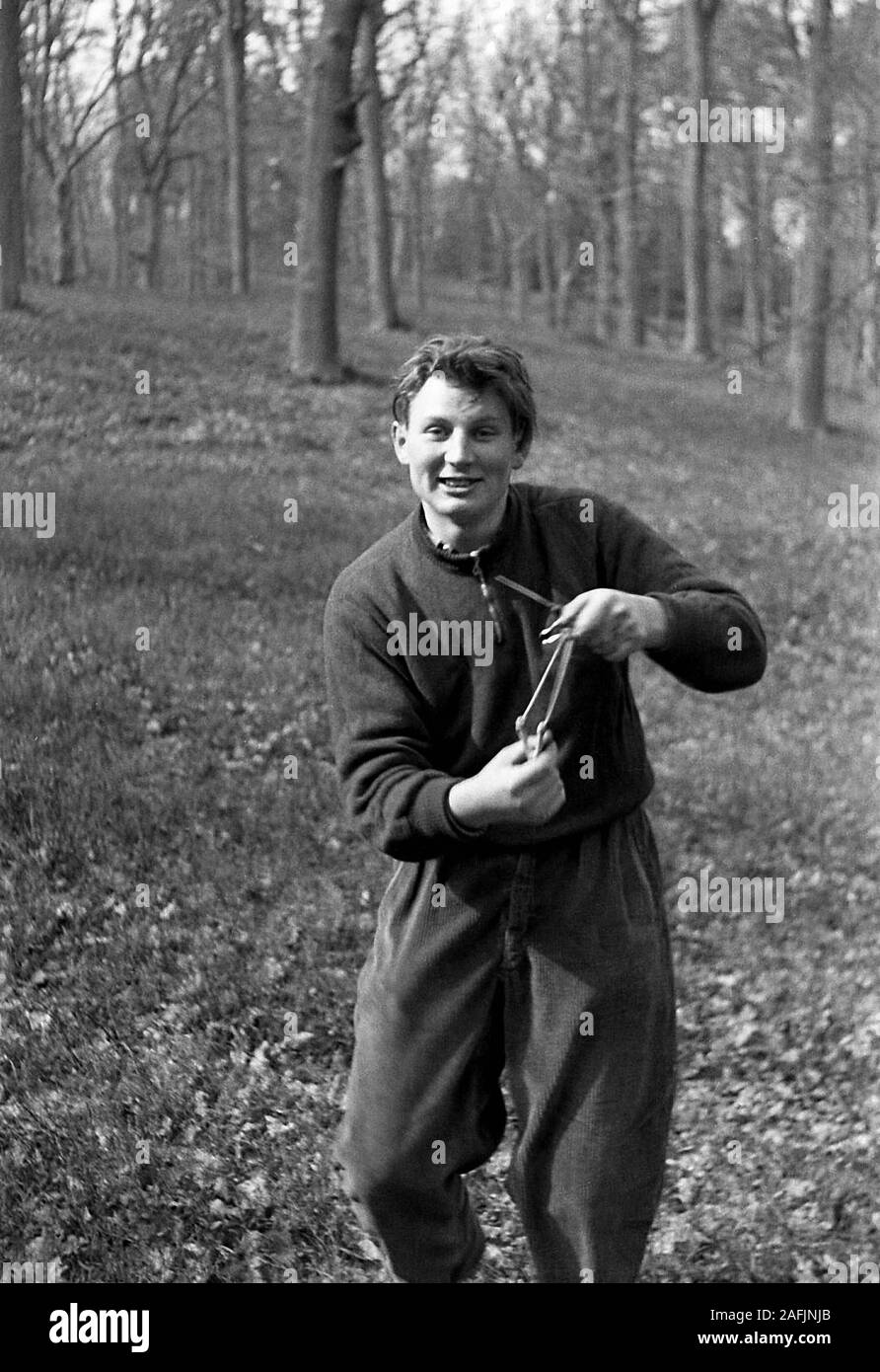 Slingshot man Black and White Stock Photos & Images Alamy