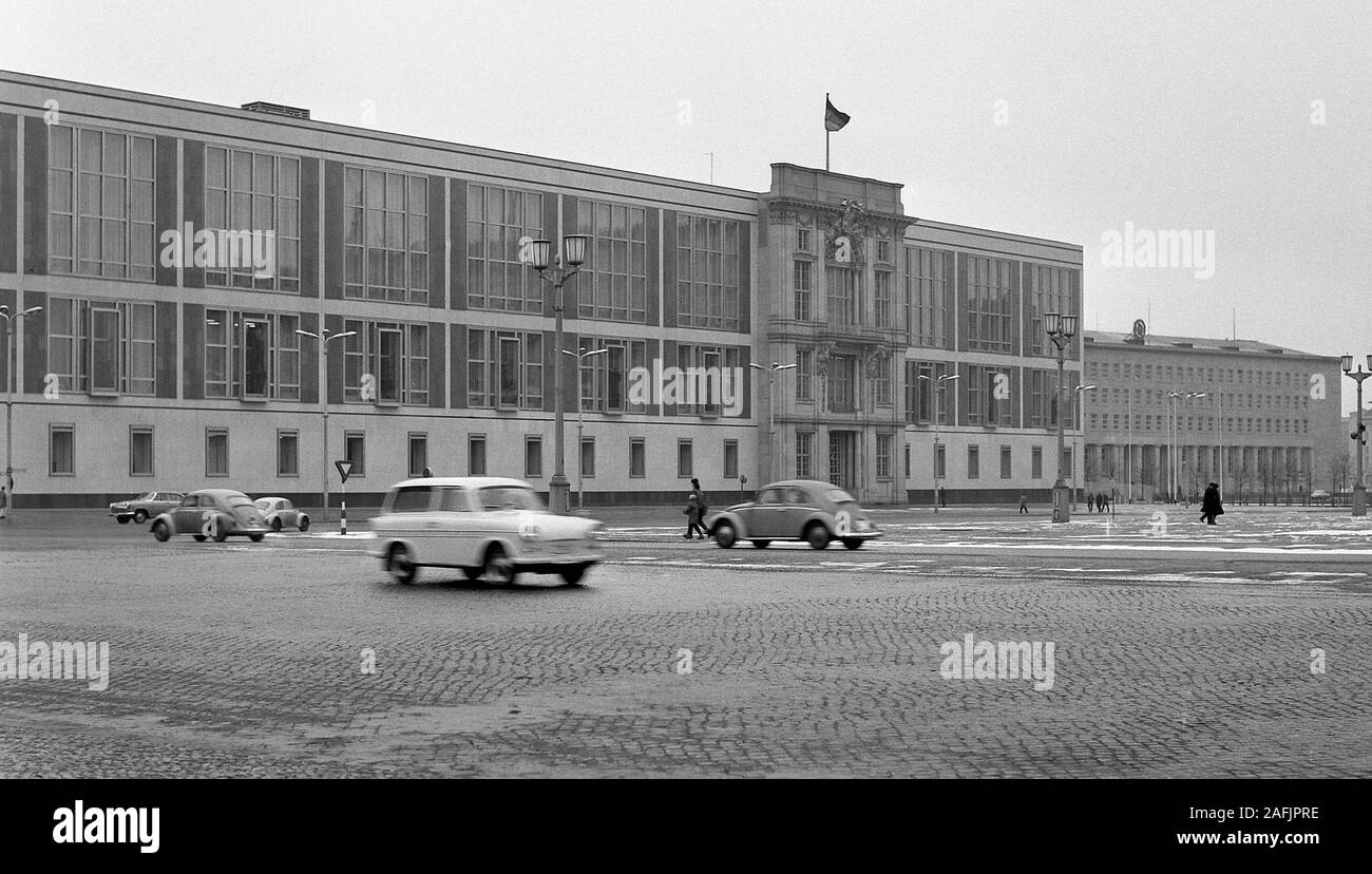 Staatsratsgebaeude hires stock photography and images Alamy