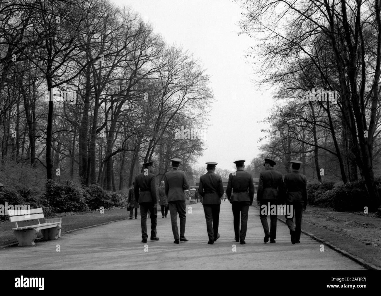 Soldiers of the Red Army at the Tierpark Berlin in Friedrichsfelde. Stock Photo