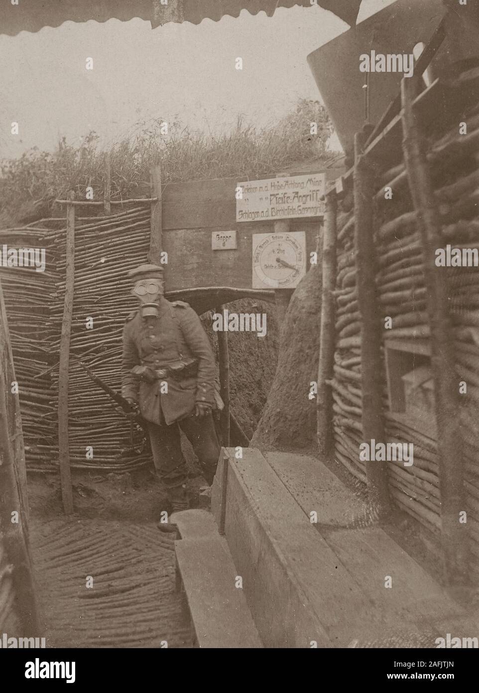 World war trench gas hi-res stock photography and images - Alamy