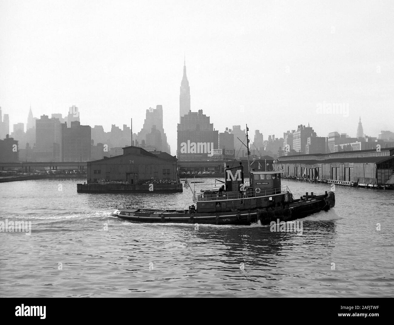 Tugboat on Hudson River in New York Stock Photo Alamy