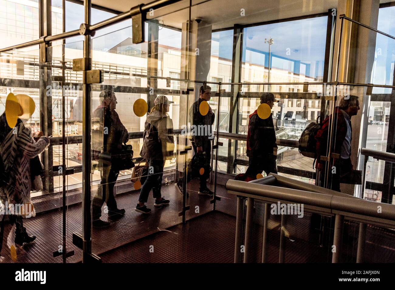 Passengers boarding hi-res stock photography and images - Alamy