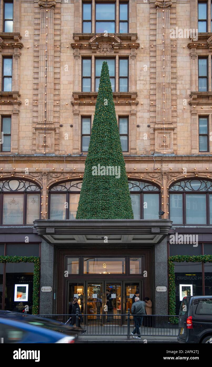 Christmas decorations harrods hires stock photography and images Alamy