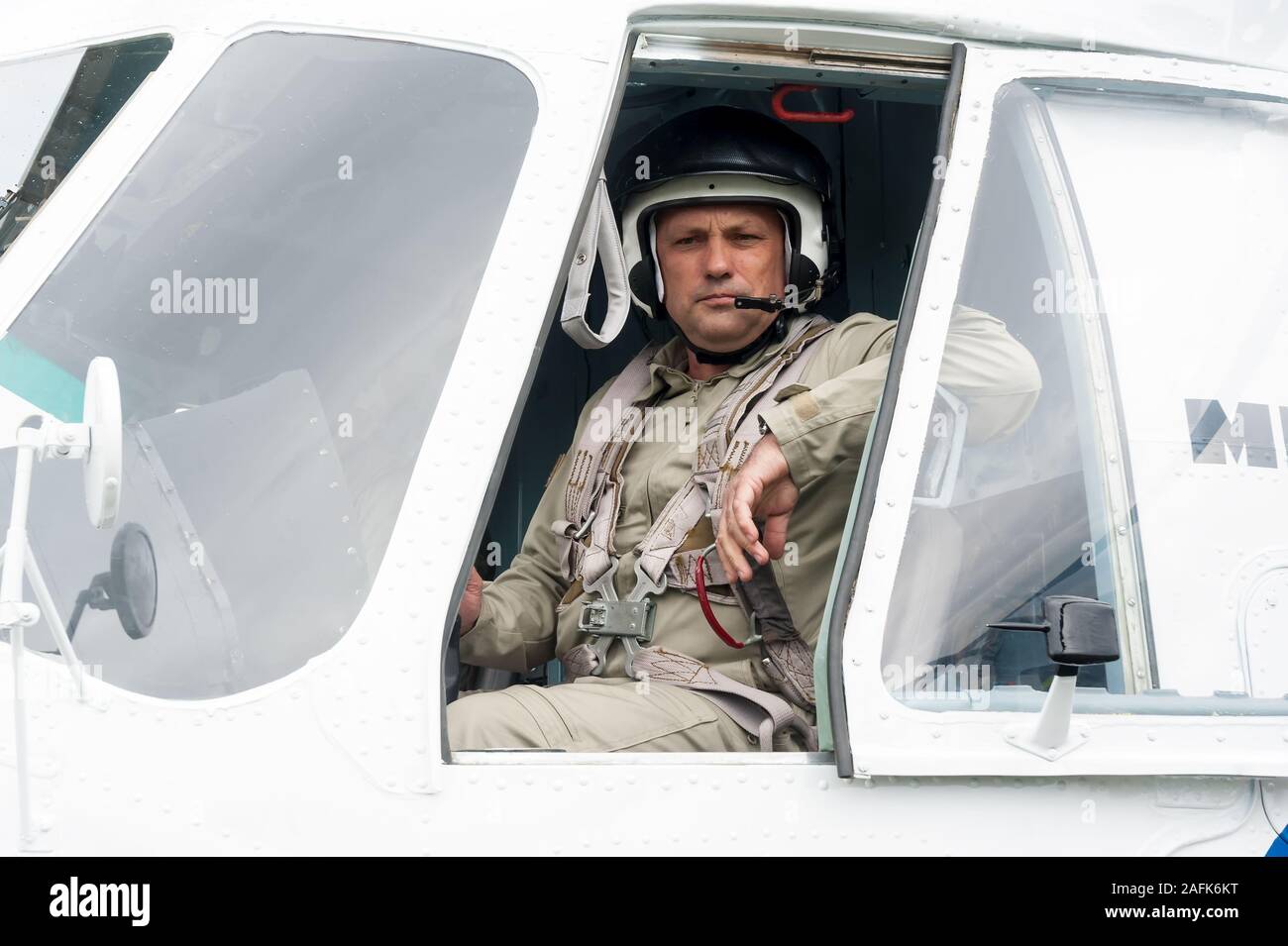 pilot-before-flight-in-mi-8-
