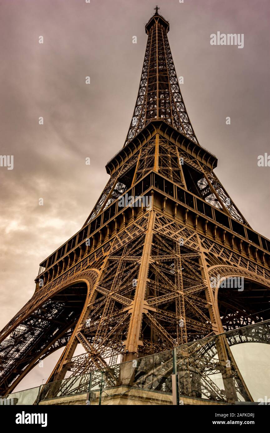 View of the Eiffel Tower: a stunning point of view