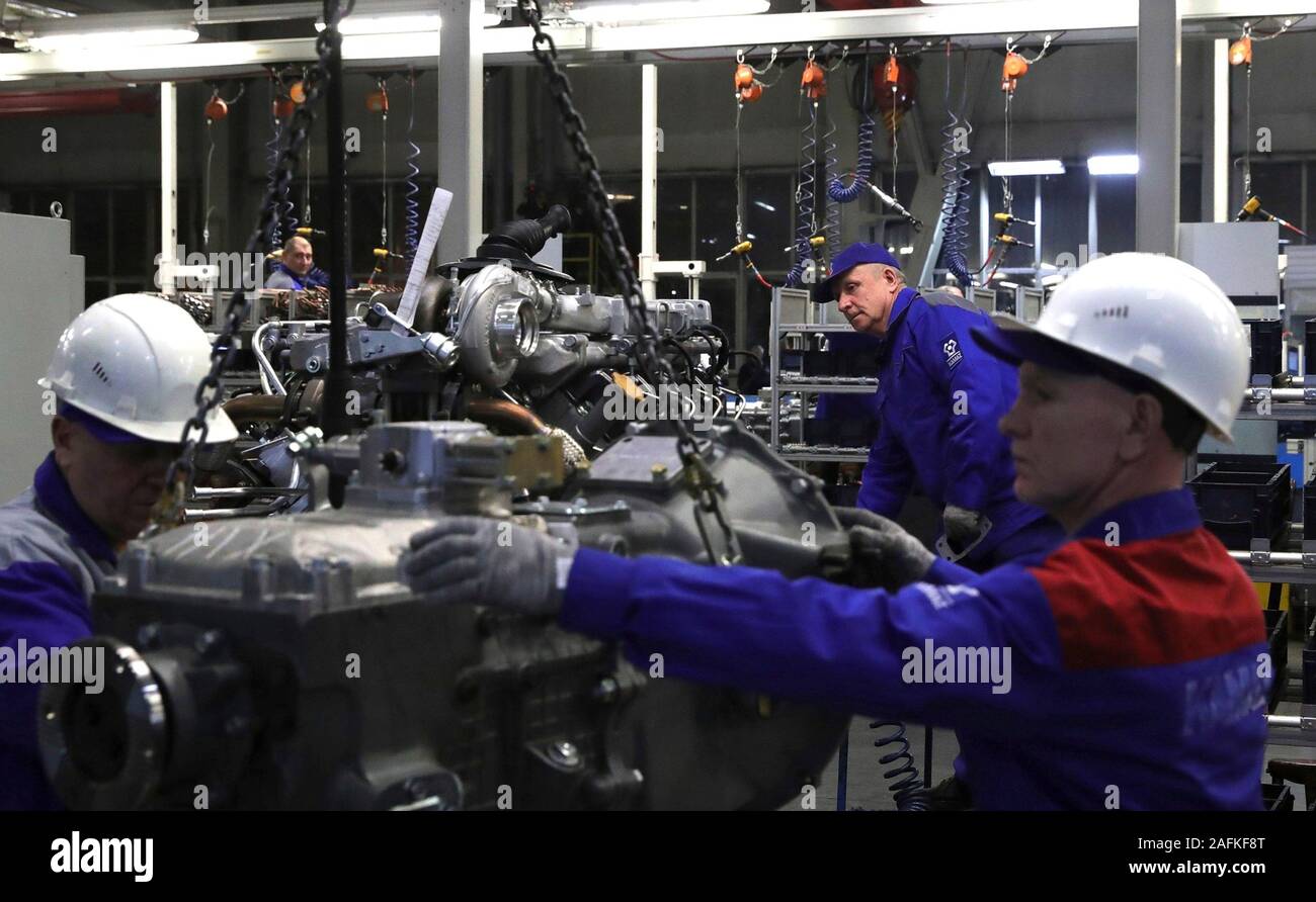 Assembly line workers work on truck engines as Russian President Vladimir Putin tours the Daimler KAMAZ Rus engine and truck frame joint venture commercial vehicle plant December 13, 2019 in Naberezhnye Chelny, Tatarstan, Russia. Stock Photo