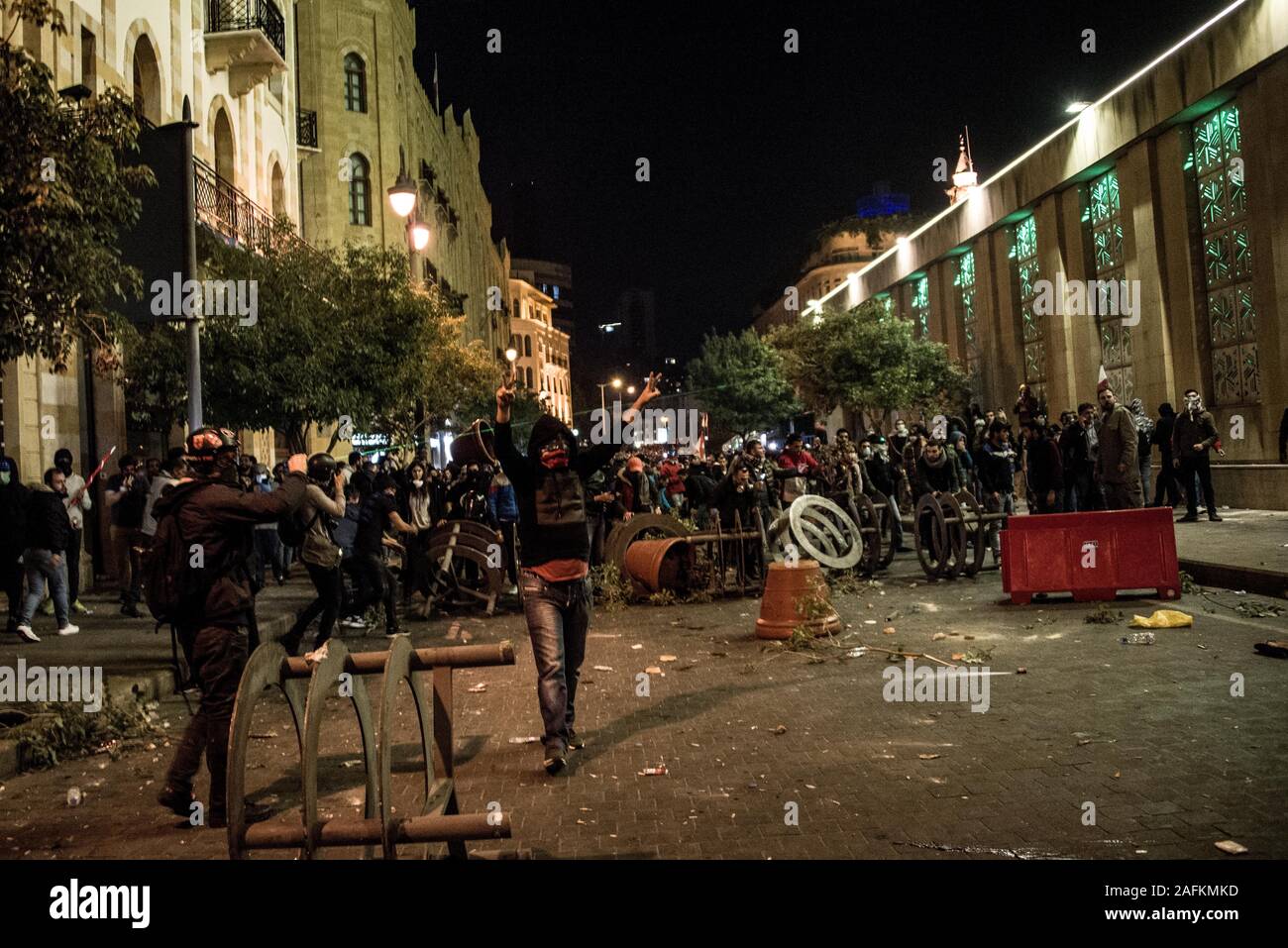 Protesters form human barricade hi-res stock photography and images - Alamy