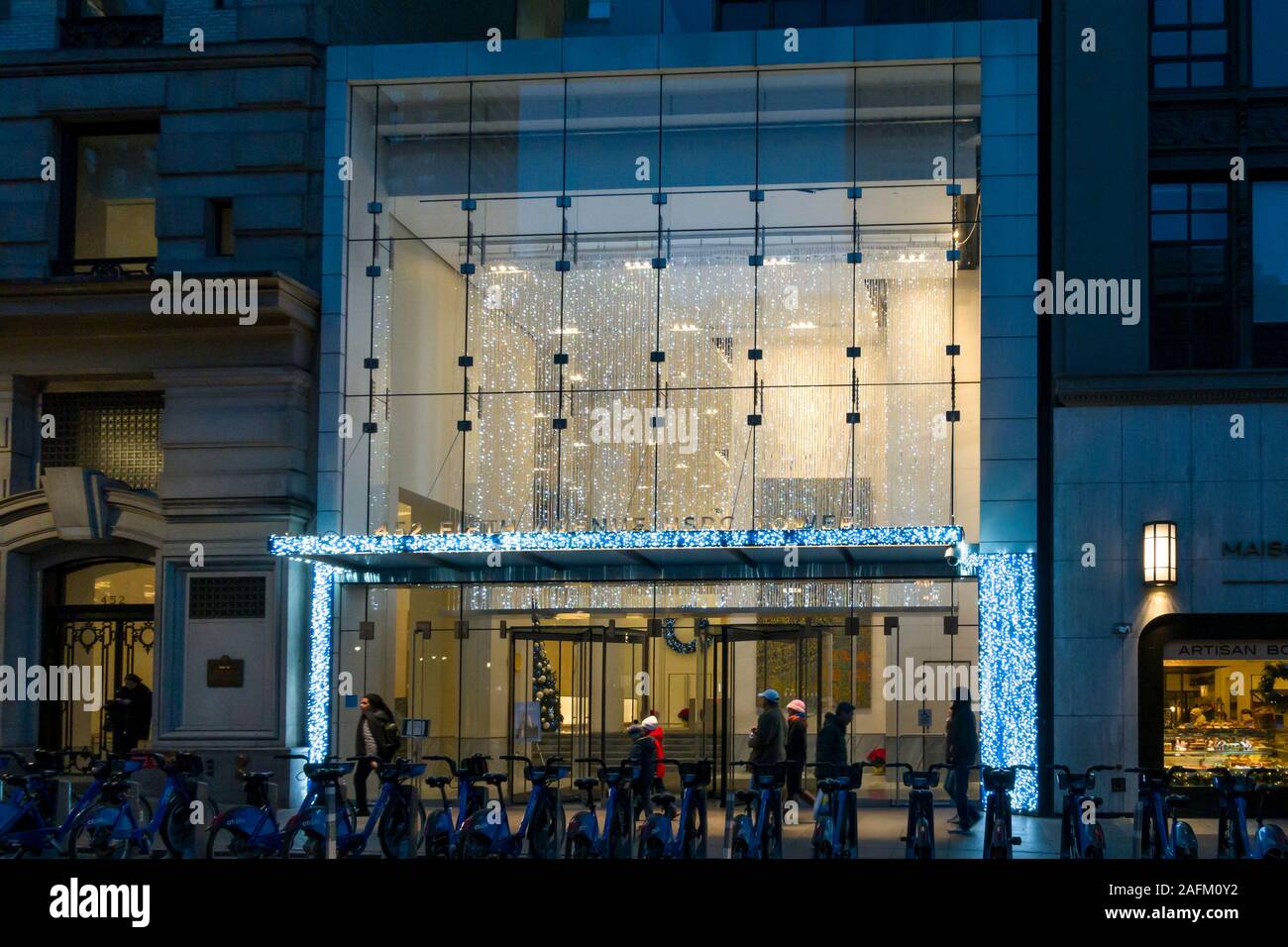 Hsbc Bank Exterior High Resolution Stock Photography and Images - Alamy