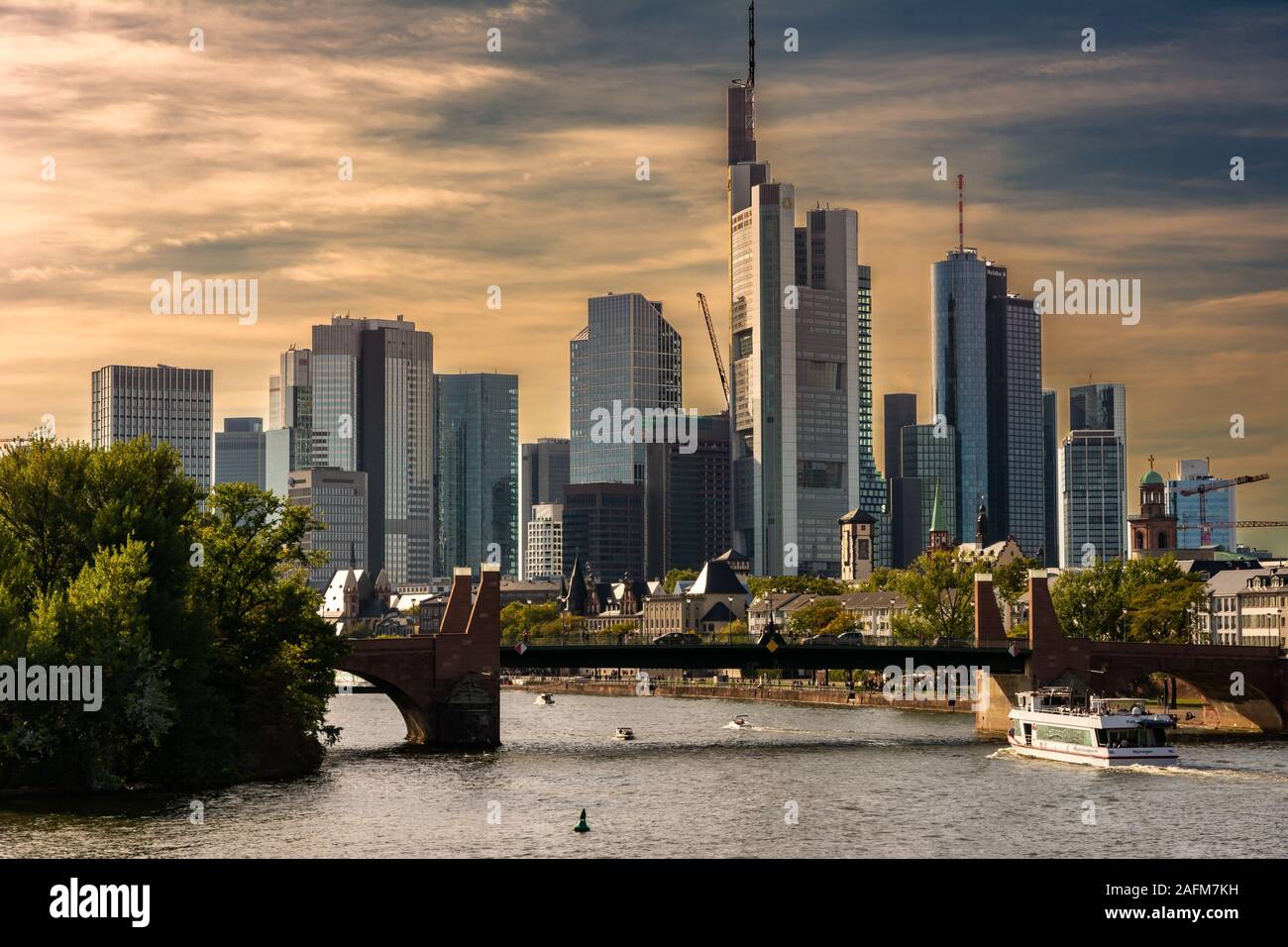 Frankfurt skyline from river main hi-res stock photography and images ...